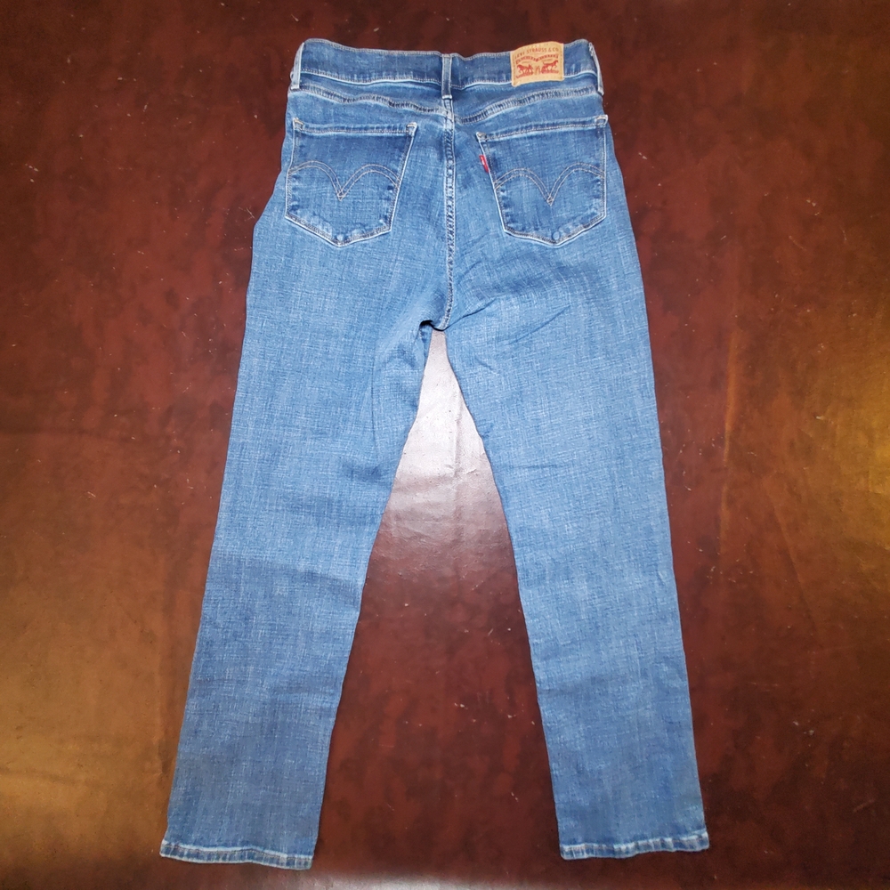 Levi's Classic Fit Blue Jeans - Picture 3 of 4